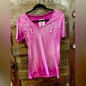 Cute v-neck pink shirt Size medium